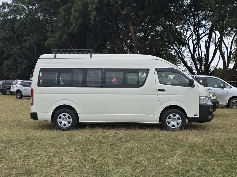 Toyota HiAce 14 Seater